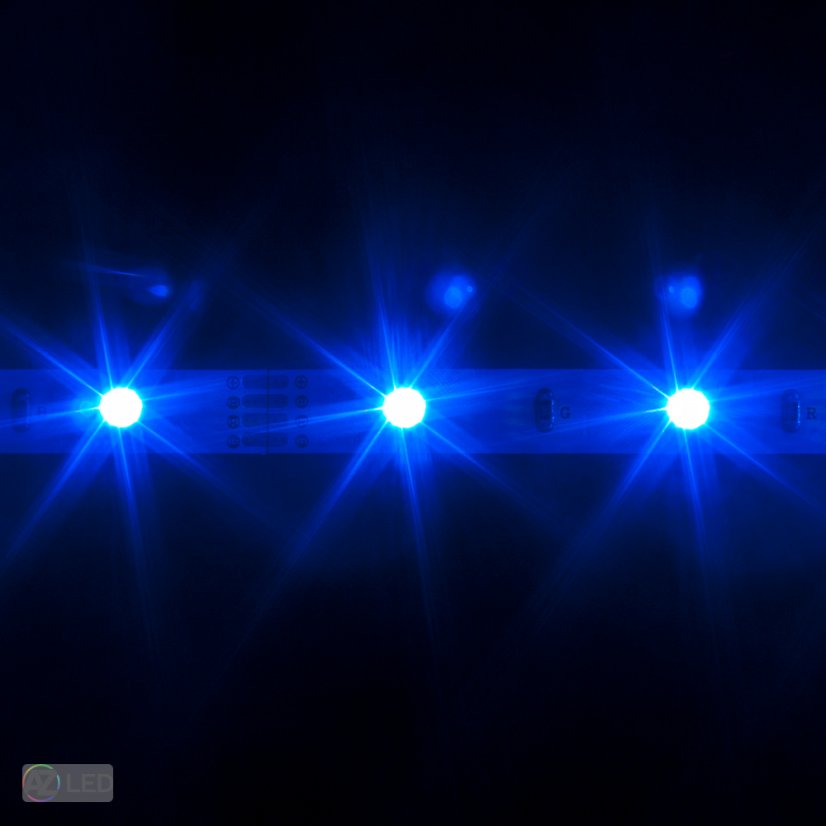 RGB LED pásek 7,2W 150SMD vnitřní detail černý podklad zapnutý modrý